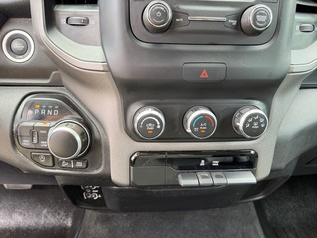 2020 RAM 1500 Tradesman Crew Cab 4x4 5'7" Box