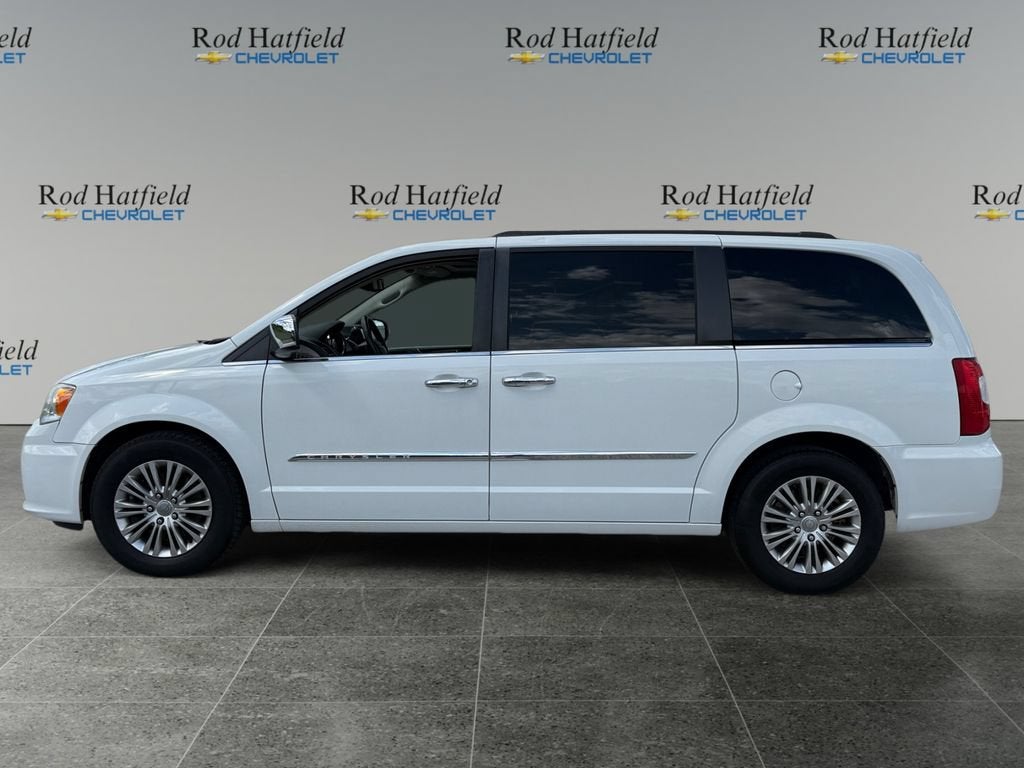 2015 Chrysler Town & Country Touring-L