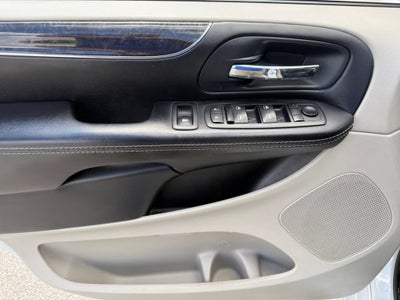 2015 Chrysler Town & Country Touring-L