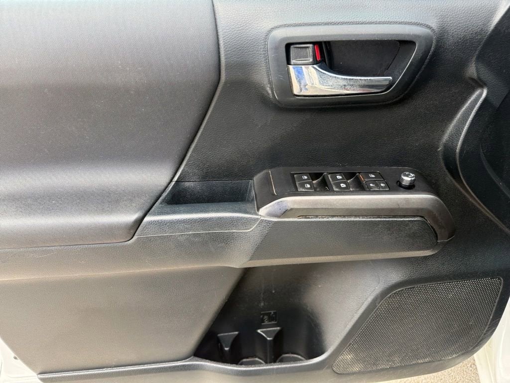2016 Toyota Tacoma SR