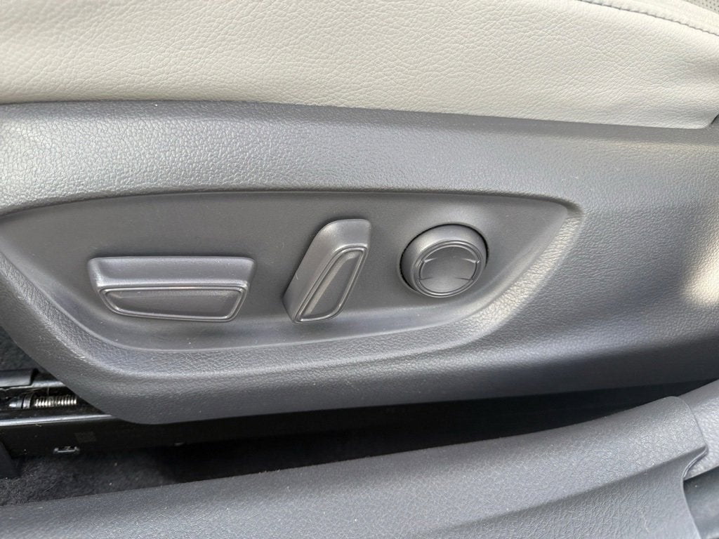 2021 Toyota Camry Hybrid XLE