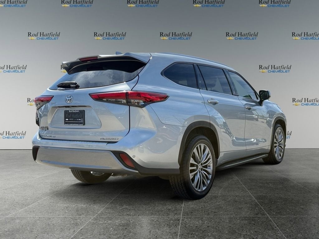 2022 Toyota Highlander Platinum