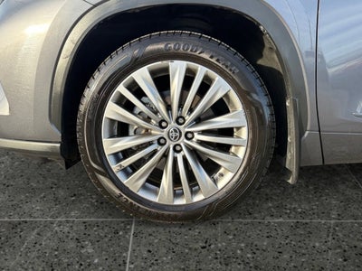 2022 Toyota Highlander Platinum