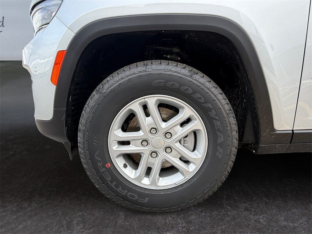 2025 Jeep Grand Cherokee GRAND CHEROKEE LAREDO 4X4