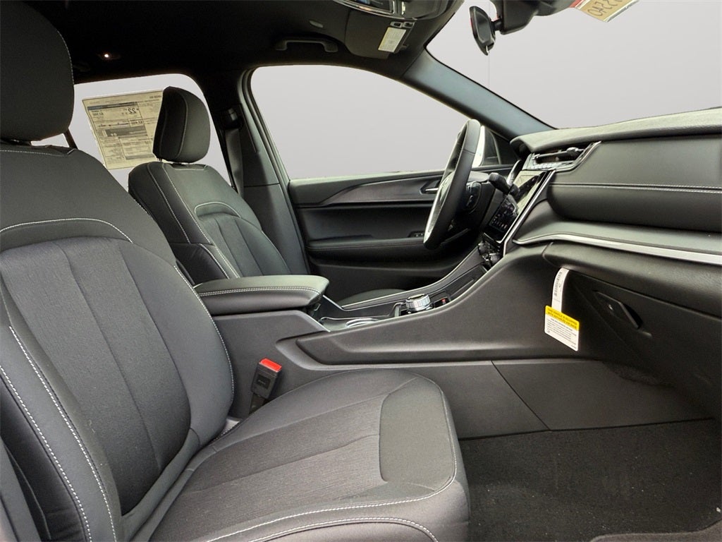 2025 Jeep Grand Cherokee GRAND CHEROKEE LAREDO 4X4