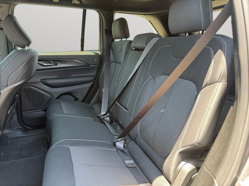 2025 Jeep Grand Cherokee Laredo X 4x4