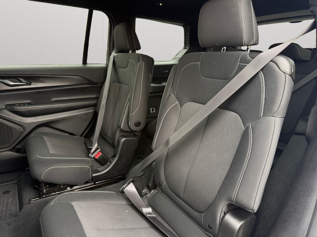 2025 Jeep Grand Cherokee L Laredo 4x4