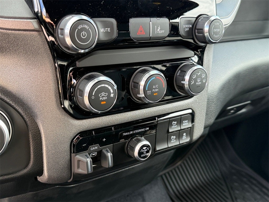 2025 RAM Ram 1500 RAM 1500 TRADESMAN CREW CAB 4X4 5'7' BOX