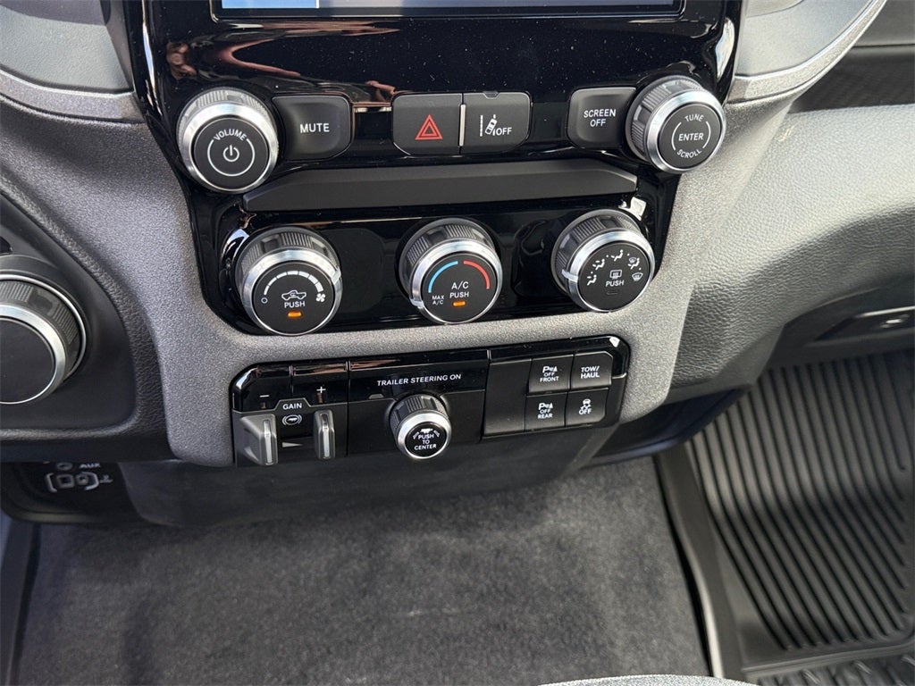 2025 RAM Ram 1500 RAM 1500 TRADESMAN CREW CAB 4X4 5'7' BOX