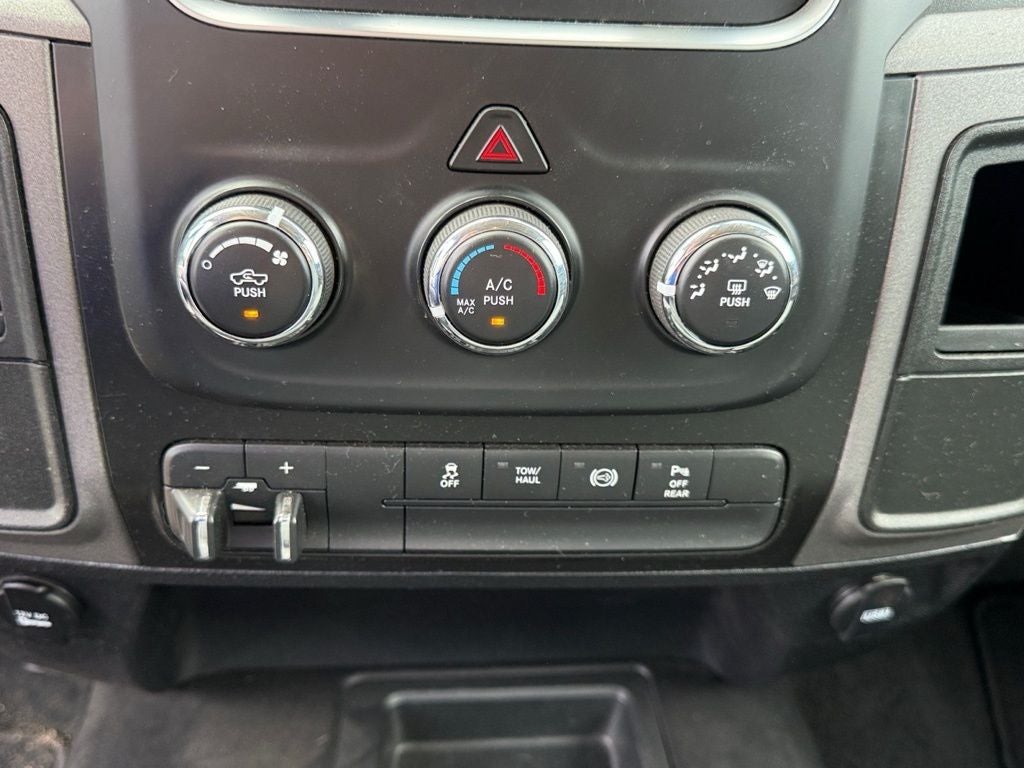 2018 RAM 3500 Tradesman Crew Cab 4x4 8' Box