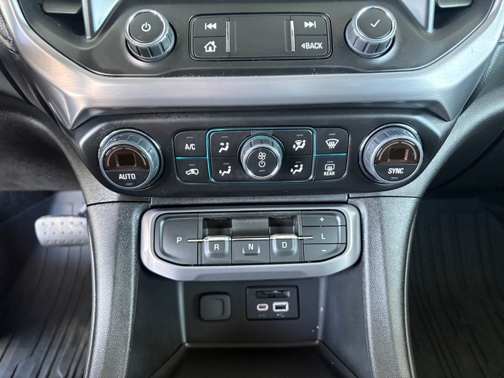 2023 GMC Acadia AT4