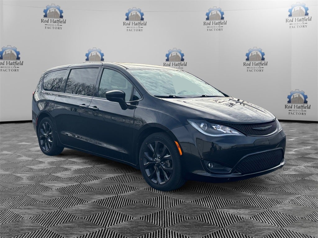 2020 Chrysler Pacifica Touring