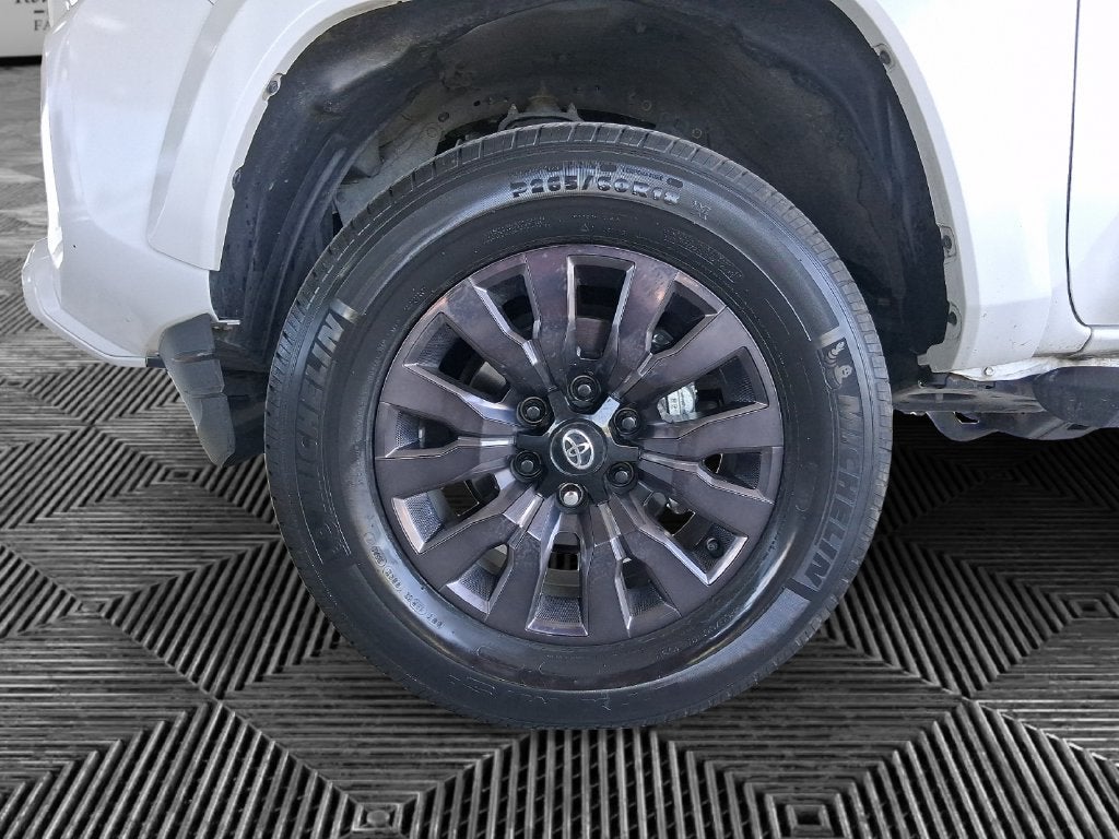 2022 Toyota Tacoma Limited V6