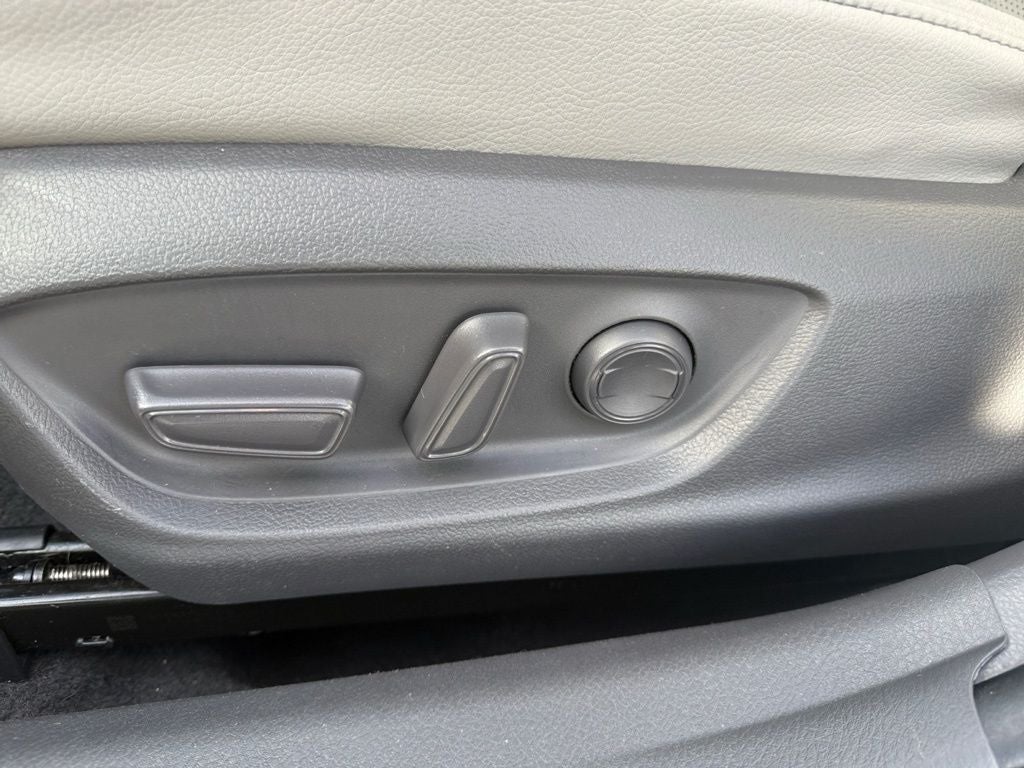 2021 Toyota Camry Hybrid XLE