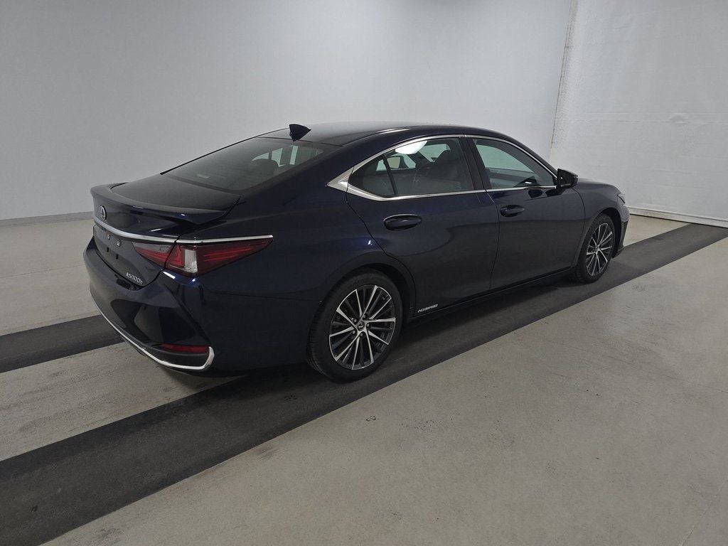 2022 Lexus ES 300h