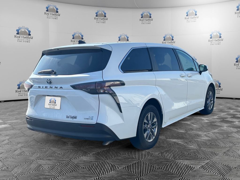 2024 Toyota Sienna LE 8 Passenger