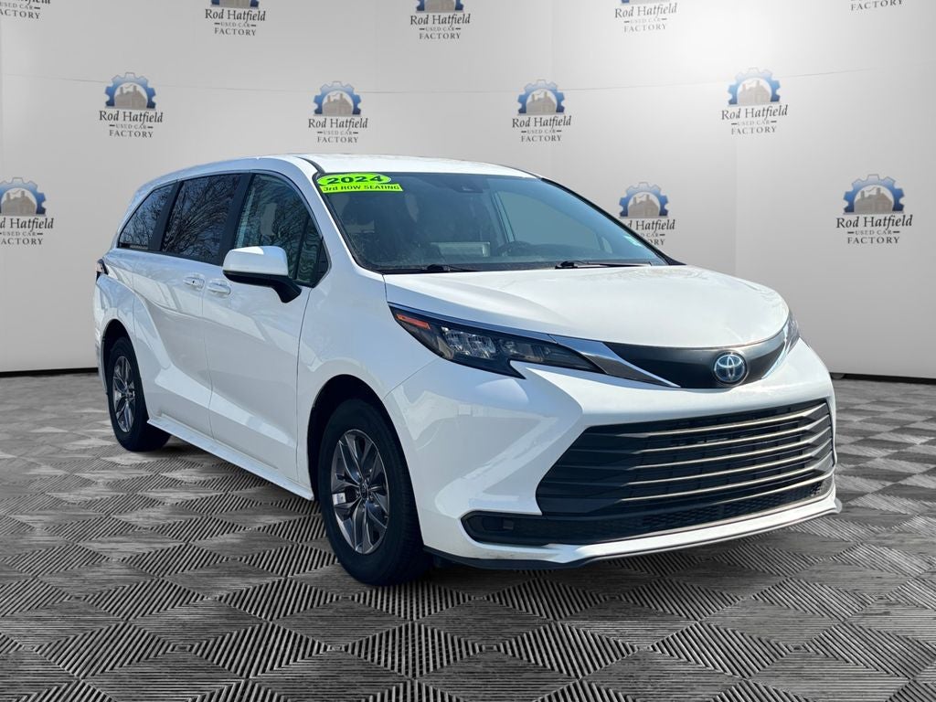2024 Toyota Sienna LE 8 Passenger