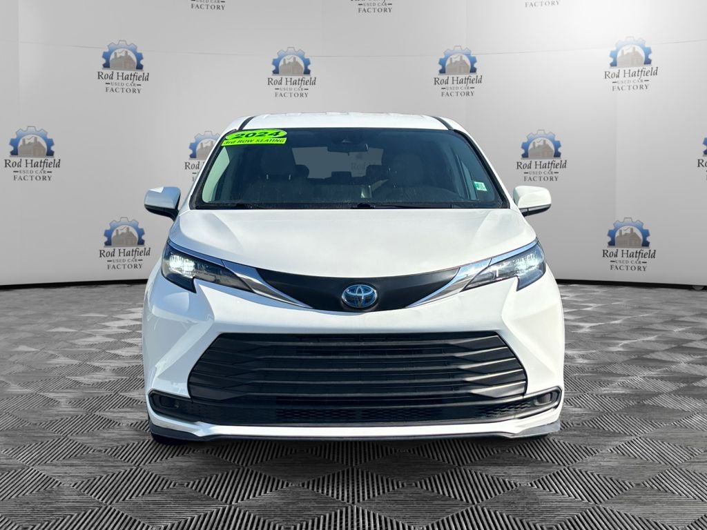 2024 Toyota Sienna LE 8 Passenger