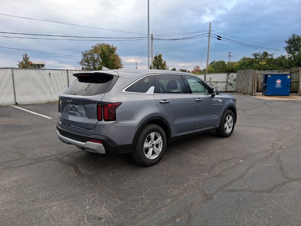 2025 Kia Sorento LX