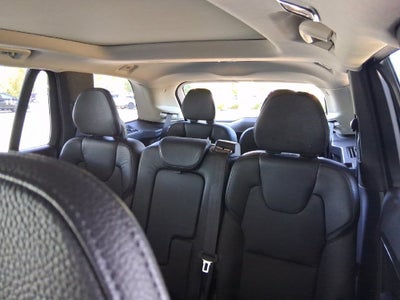2020 Volvo XC90 T6 Momentum