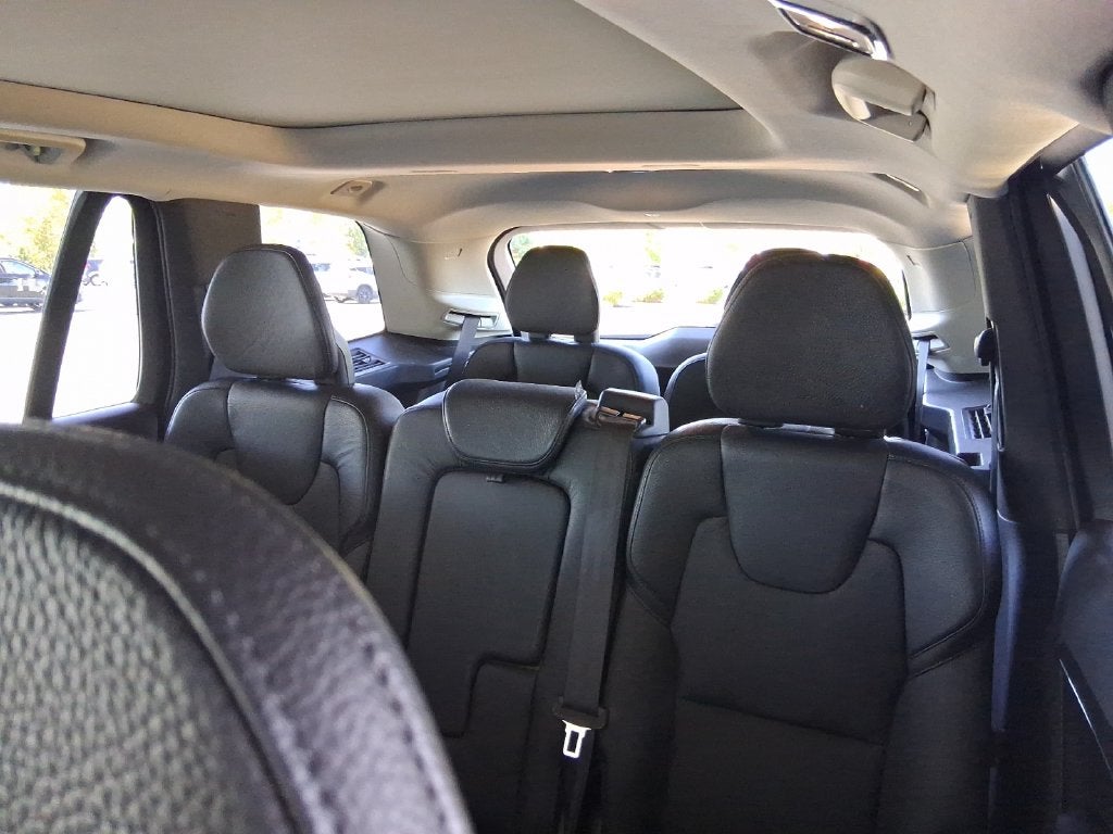 2020 Volvo XC90 T6 Momentum
