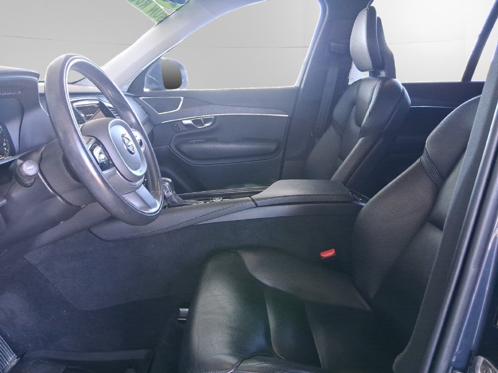 2020 Volvo XC90 T6 Momentum