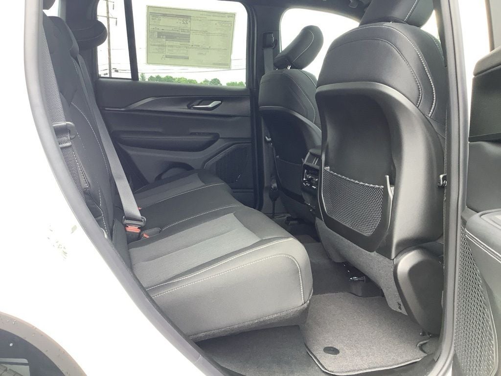 2026 Jeep Grand Cherokee GRAND CHEROKEE LAREDO X 4X4