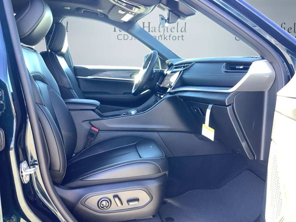 2027 Jeep Grand Cherokee GRAND CHEROKEE LIMITED 4X4