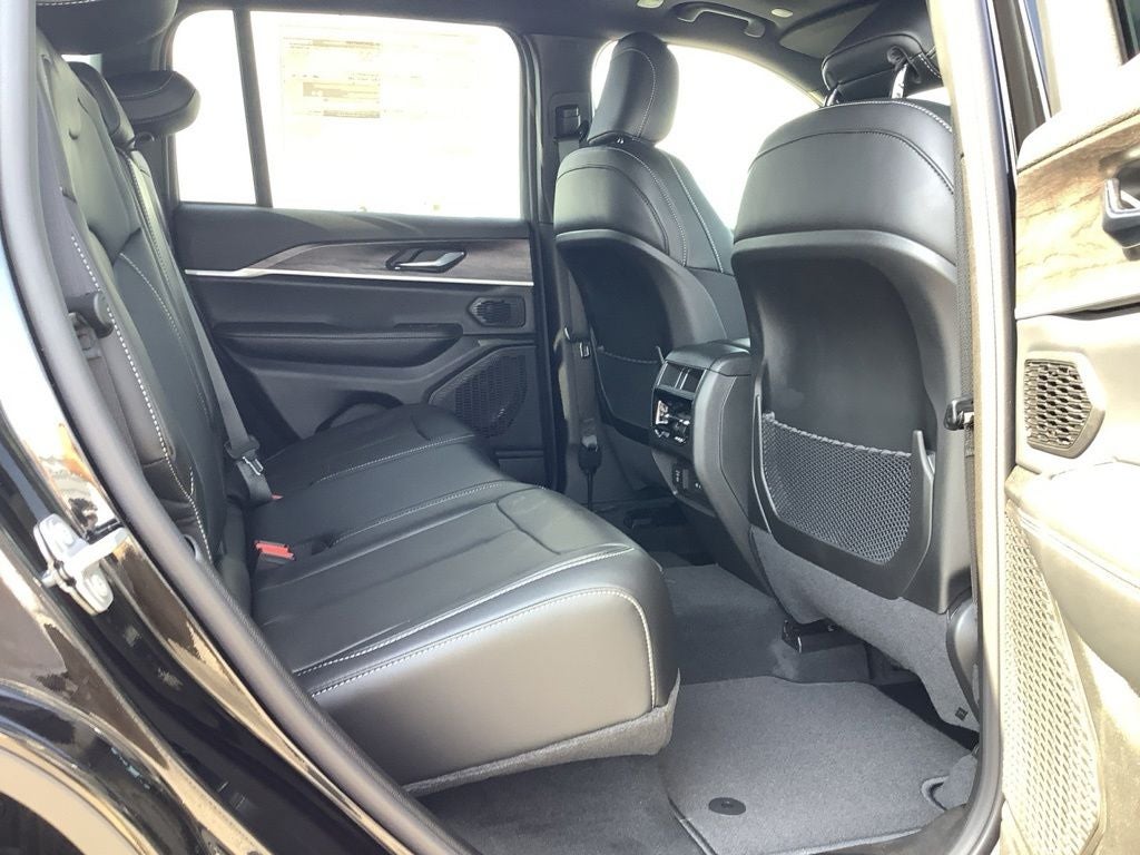2027 Jeep Grand Cherokee GRAND CHEROKEE LIMITED 4X4