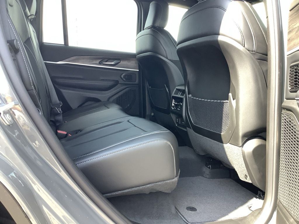 2027 Jeep Grand Cherokee GRAND CHEROKEE LIMITED 4X4