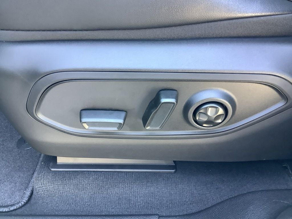 2027 Jeep Grand Cherokee Laredo Altitude