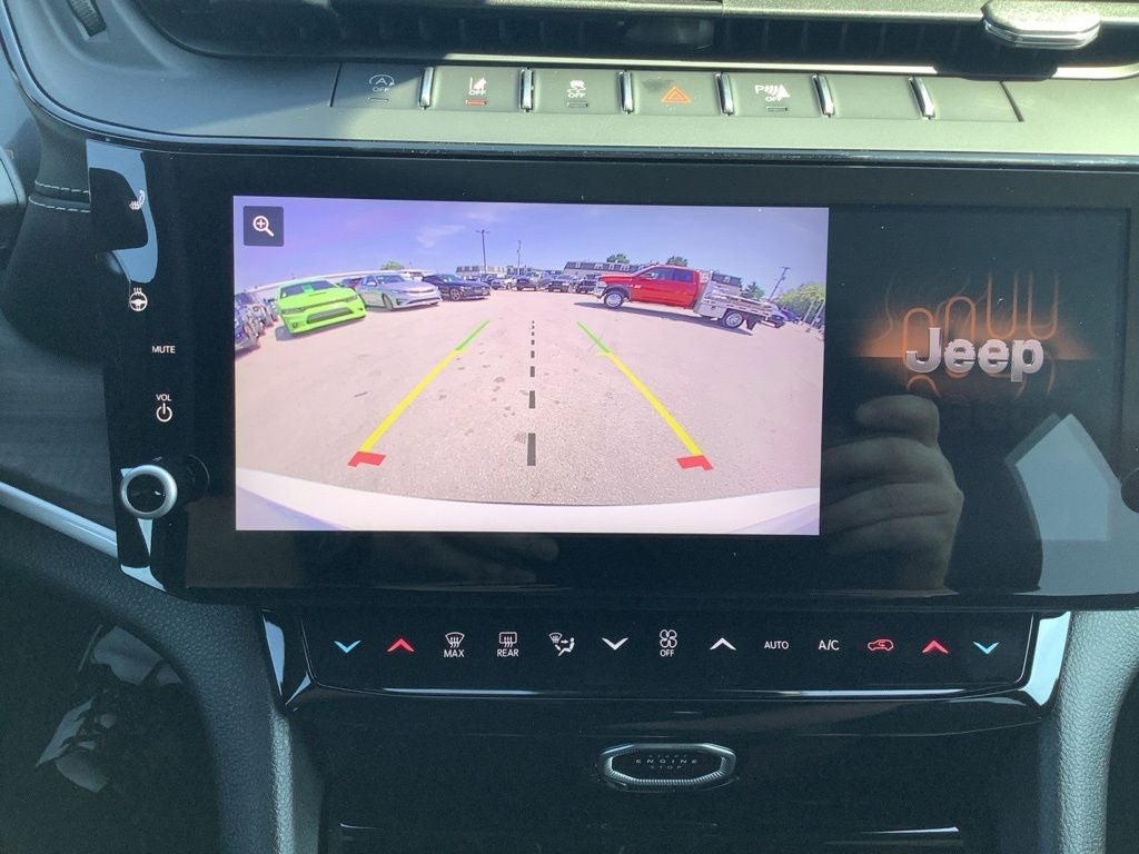 2027 Jeep Grand Cherokee Laredo Altitude
