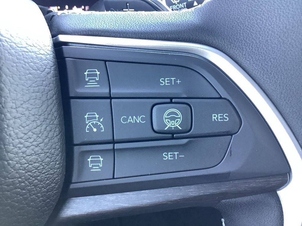 2027 Jeep Grand Cherokee Laredo Altitude