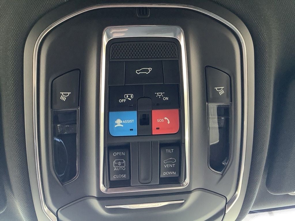 2027 Jeep Grand Cherokee Laredo Altitude