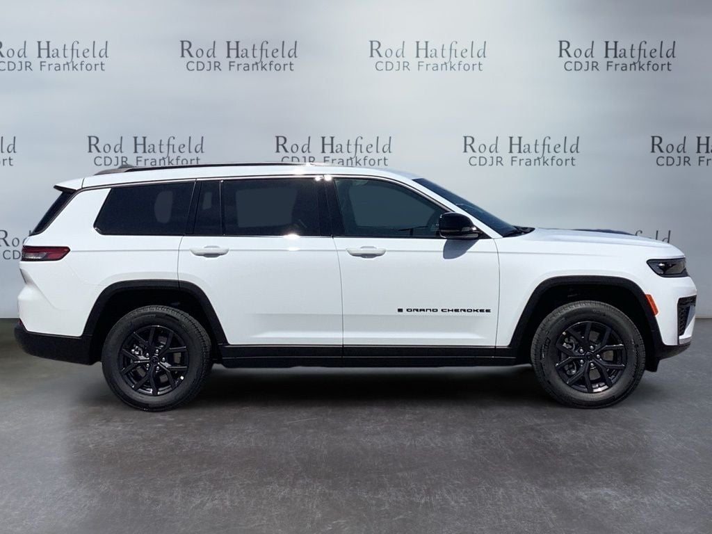 2027 Jeep Grand Cherokee Laredo Altitude