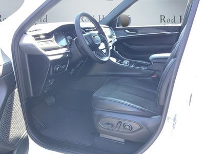 2027 Jeep Grand Cherokee Laredo Altitude