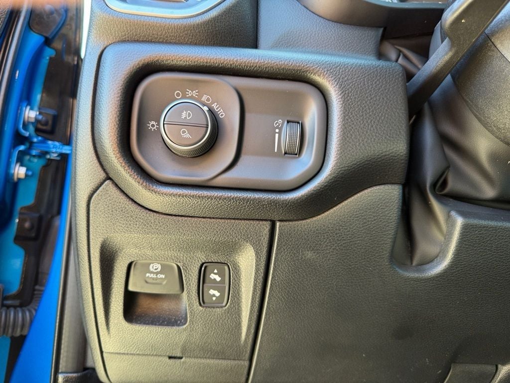 2022 RAM 1500 Big Horn Crew Cab 4x4 5'7' Box