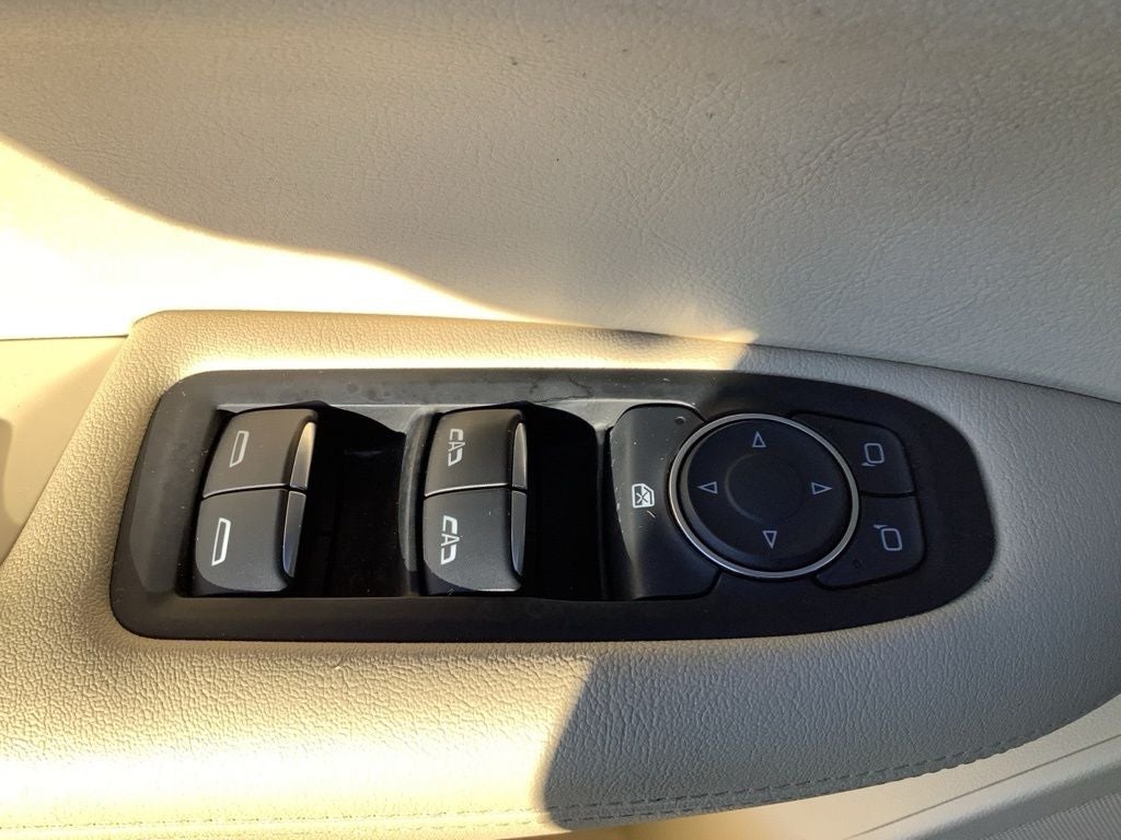 2017 Cadillac XT5 Standard