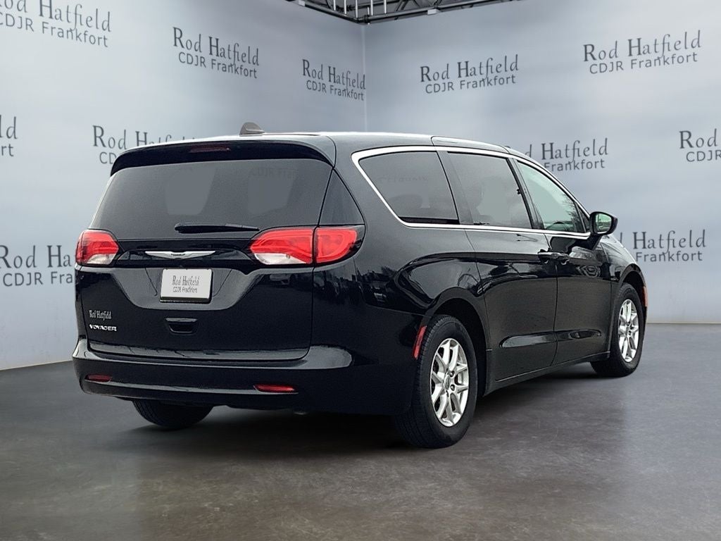2023 Chrysler Voyager LX