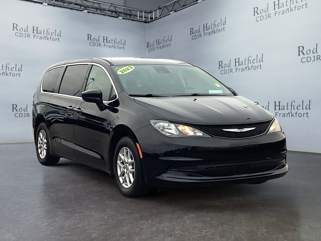 2023 Chrysler Voyager LX