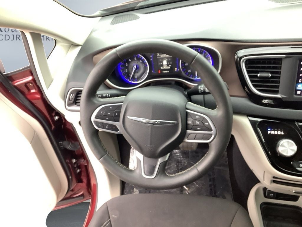 2022 Chrysler Voyager LX