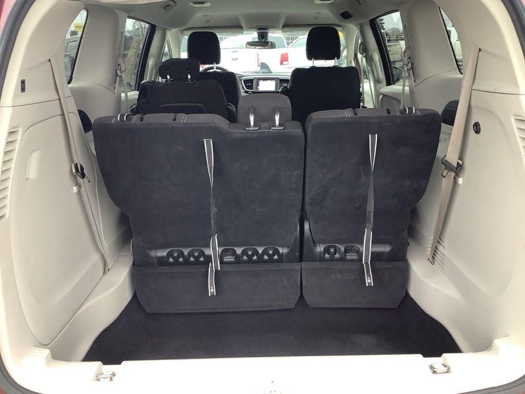 2022 Chrysler Voyager LX