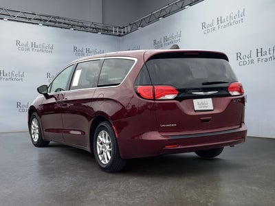 2022 Chrysler Voyager LX