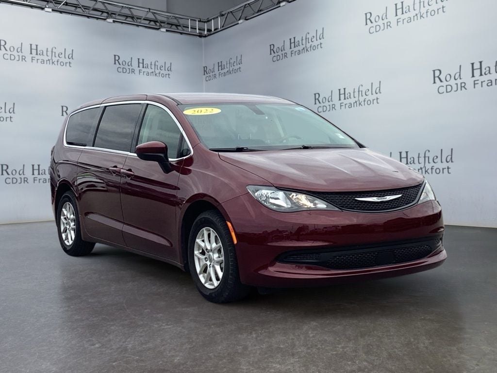 2022 Chrysler Voyager LX