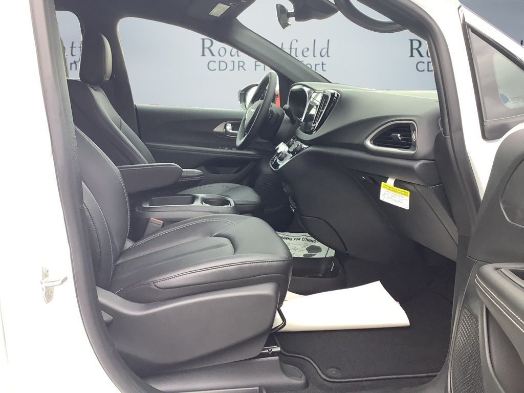 2026 Chrysler Voyager VOYAGER LX