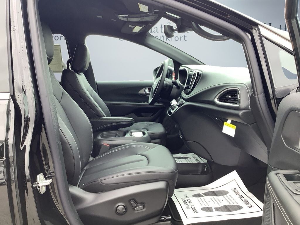 2027 Chrysler Pacifica PACIFICA SELECT AWD