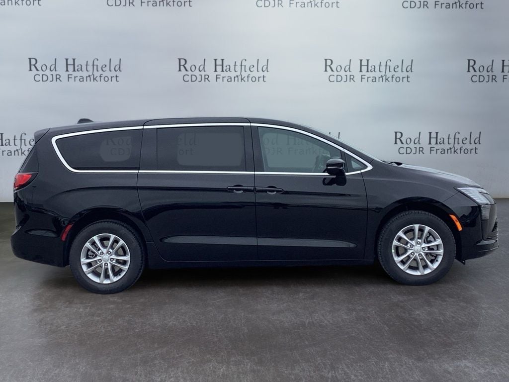 2027 Chrysler Pacifica PACIFICA SELECT AWD