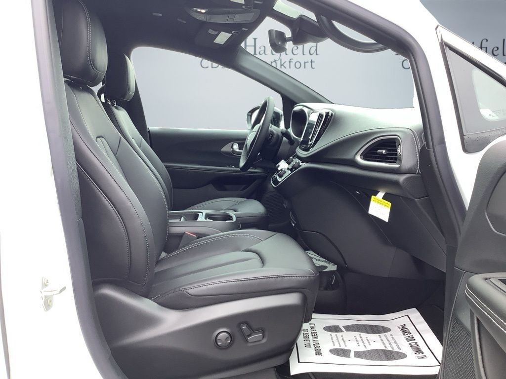 2027 Chrysler Pacifica PACIFICA SELECT AWD