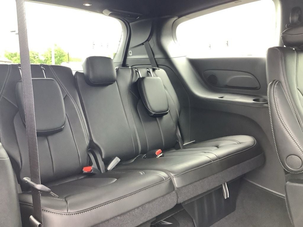 2027 Chrysler Pacifica PACIFICA SELECT AWD