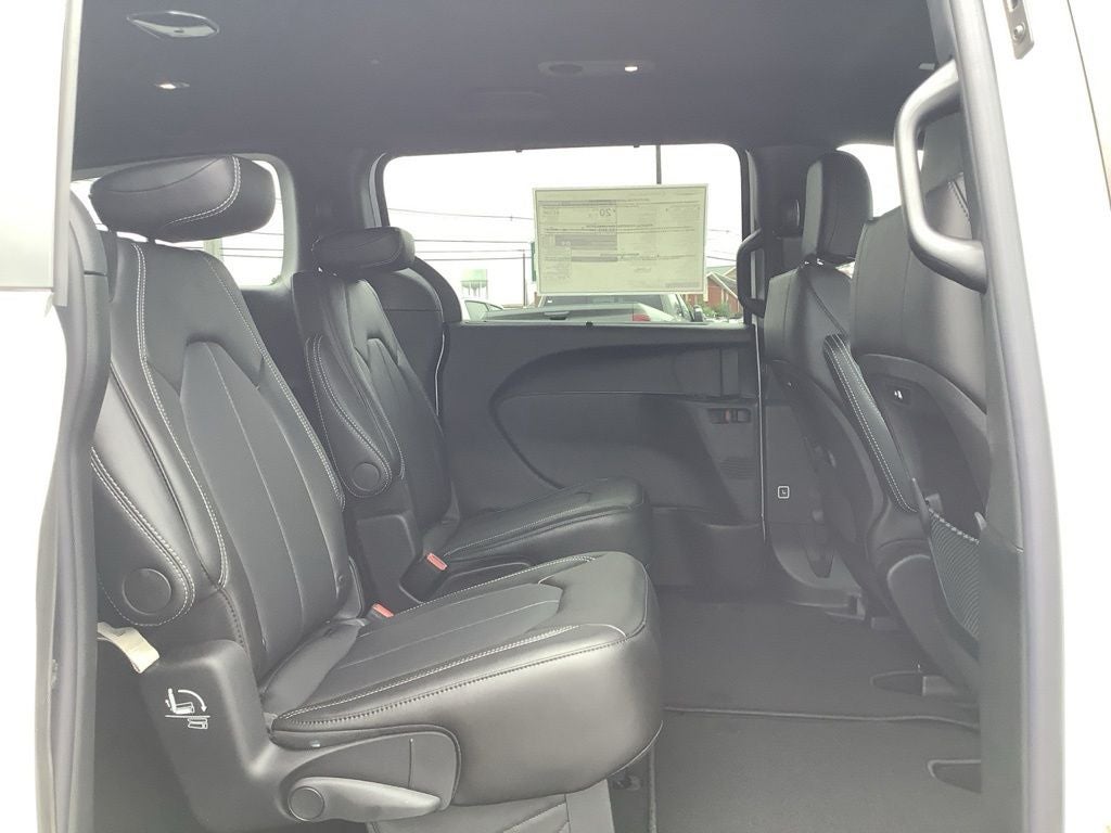 2027 Chrysler Pacifica PACIFICA SELECT AWD